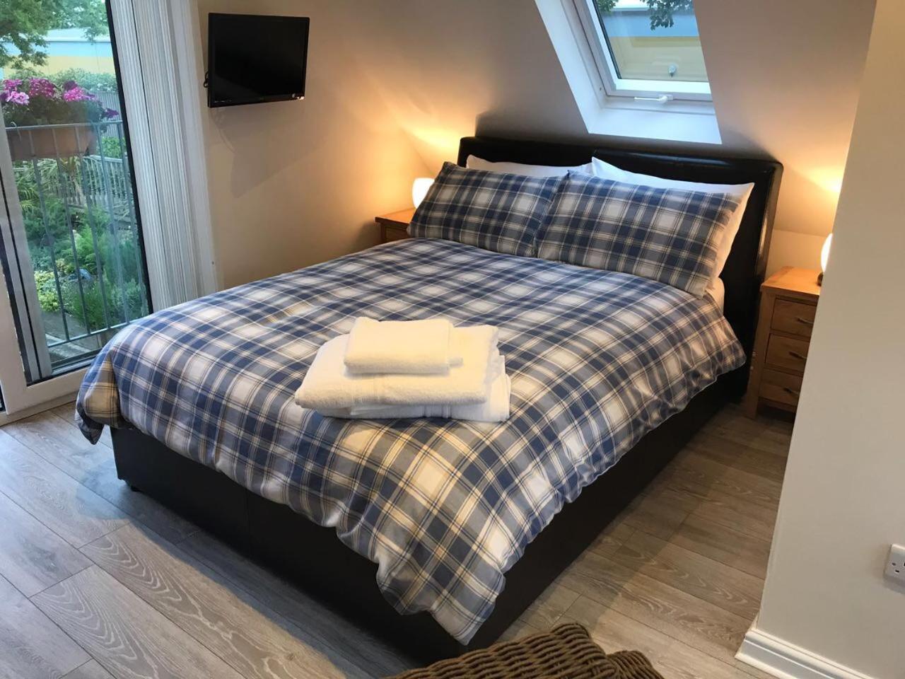 The Firs - Englefield Studio Bed and Breakfast Douglas Esterno foto