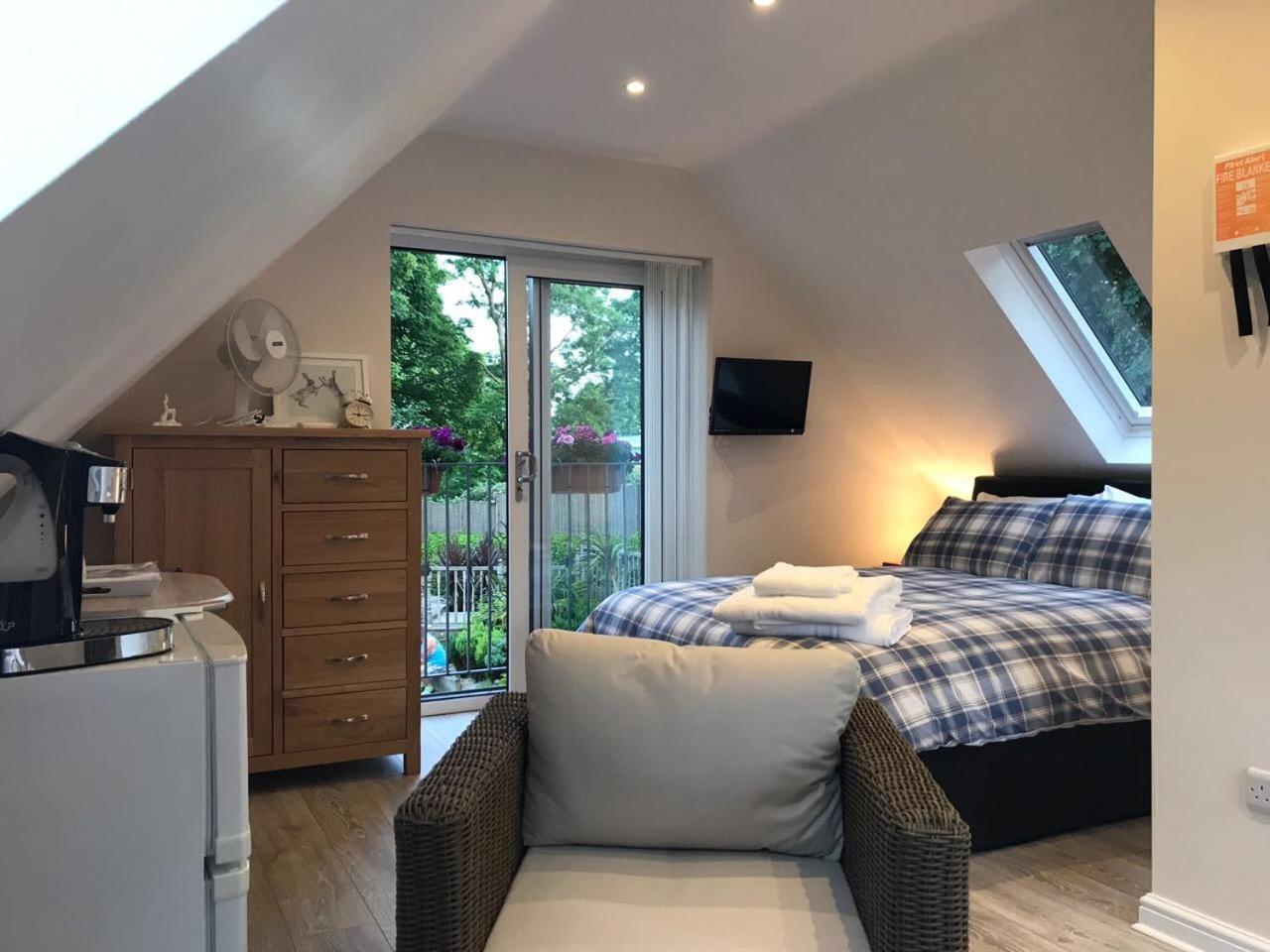 The Firs - Englefield Studio Bed and Breakfast Douglas Esterno foto